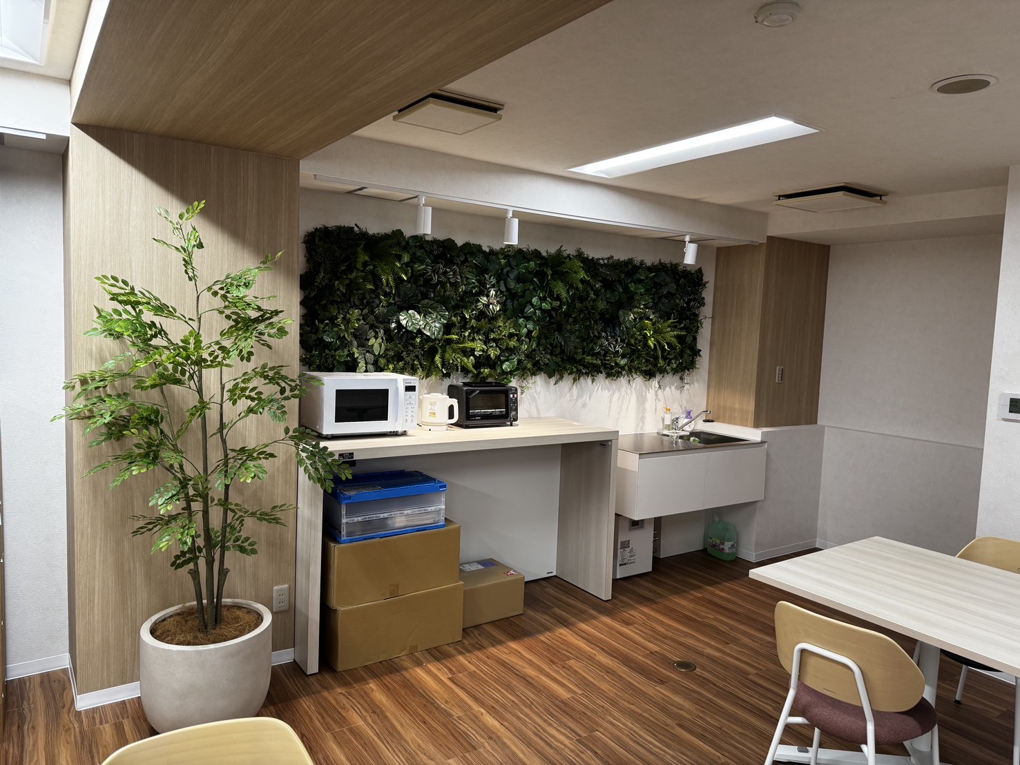 アールケイエンタープライズ　本社休憩室新設